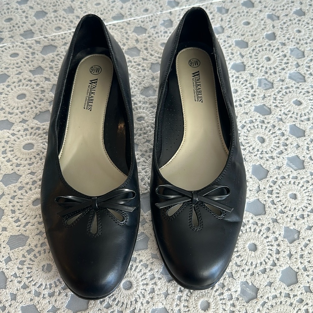 Woman’s Walkables Comfort Collection Size 9.5W